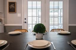 Dog-Friendly Midtown Home Near Downtown Savannah