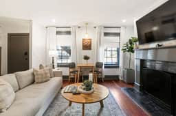 Historic Garden-Level Downtown Apt with Backyard