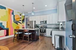 Renovated Dog Friendly Duplex Near Food & Fun! Fully Fenced Yard and Private Parking
