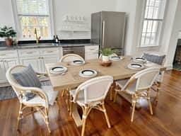 Spacious 3-Floor Downtown Retreat - Prime Location