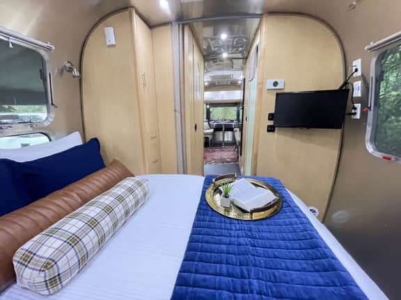 Airstream on Private Acre, Midway to Beach