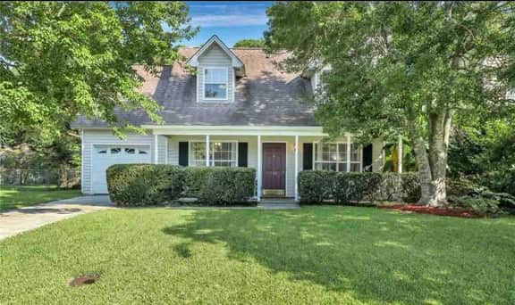 Cozy Cottage Near Beach & Downtown Dog Friendly!
