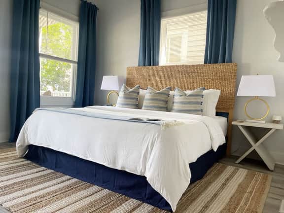 Elegant Duplex Steps to Forsyth Sleeps 8 Near Park