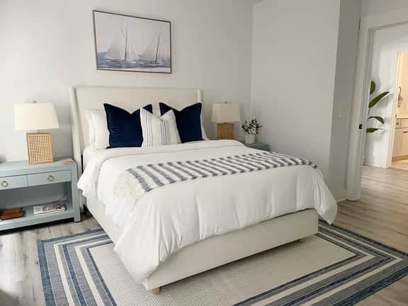 Elegant Duplex Steps to Forsyth Sleeps 8 Near Park
