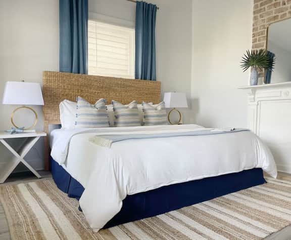 Elegant Duplex Steps to Forsyth Sleeps 8 Near Park