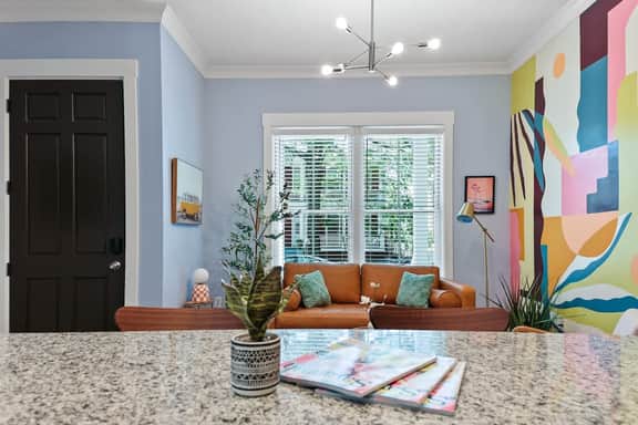 Fun & Renovated Artsy Downtown Apt Dog Friendly with Fully Fenced Backyard and Private Parking