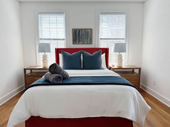 Spacious 3-Floor Downtown Retreat - Prime Location