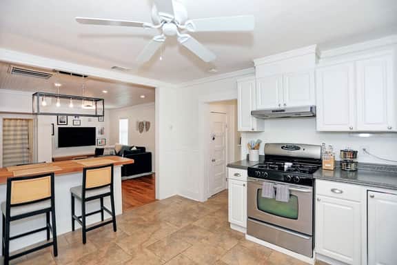 Waterfront Bungalow in Thunderbolt near Savannah