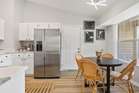 Sweet Cottage - Downtown and Beach - Dogs Welcome