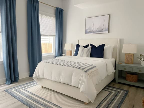 Stylish 1900s Renovated Apt Near Forsyth Sleeps 4
