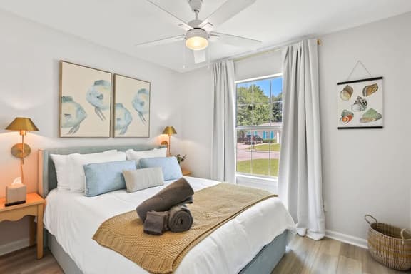 Coastal Comfort - 15 min to Beach, 10 min to City