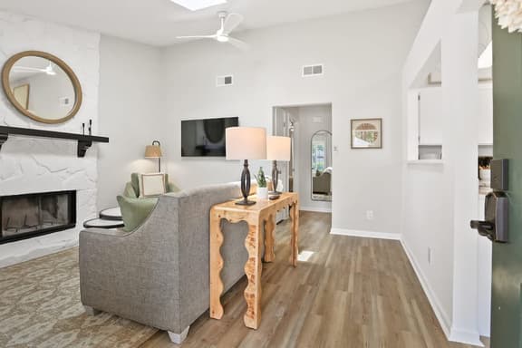 Renovated Cottage near Beach & City Dogs Welcome!